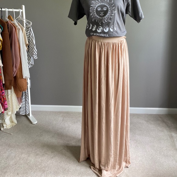 Pleated Maxi Skirt - Picture 3 of 8